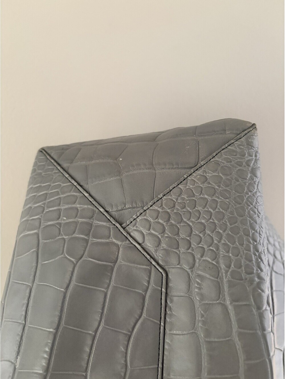 Vince. Gray Croc Embossed Large Tote Bag Magnetic Closure w/ Pouch Silver HW - Picture 9 of 9